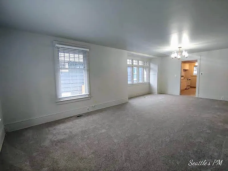 843 NE 56th St — Photo 2