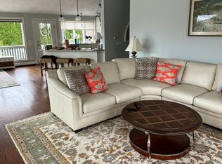 39 Willow Ave, Narragansett, RI 02882