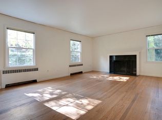 904 E Highland Dr, Seattle, WA 98102