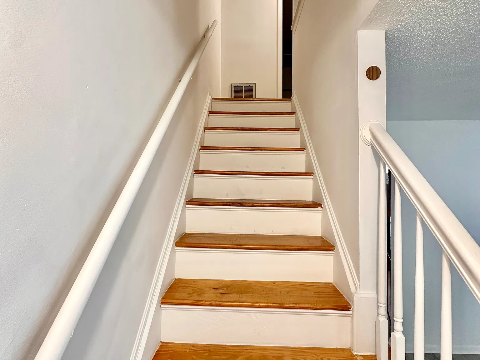 3 bed, 1.5 bath, 1030 sqft, $2,400 — Photo 3