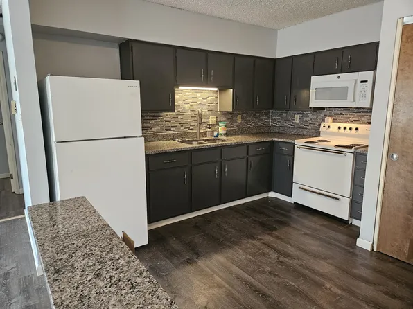 209 9th St, Effingham, KS