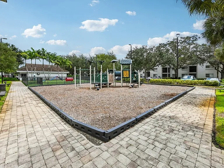 Legacy at Palm Aire — Photo 16