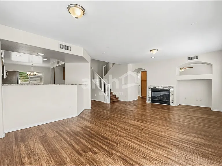 11353 W Buchanan St — Photo 7