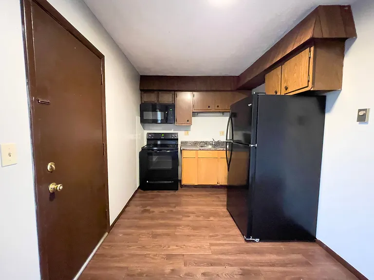 East Memorial Apartments — Photo 45