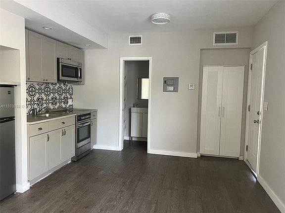 5th image of 2932 NW 16th Ave #2A