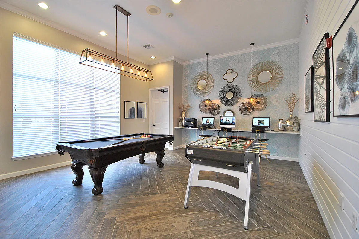 Fairlane Town Center Apartment Homes — Photo 3