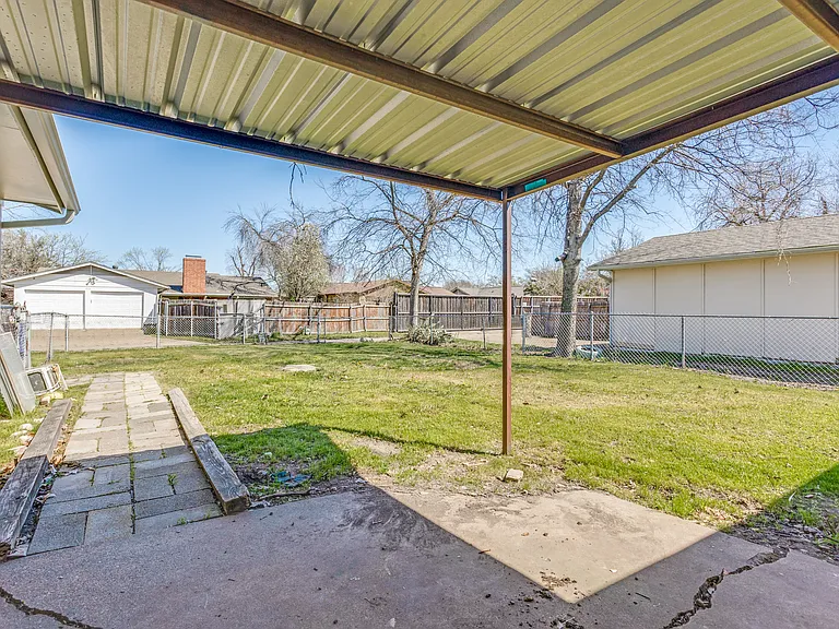 1821 Travis St — Photo 24
