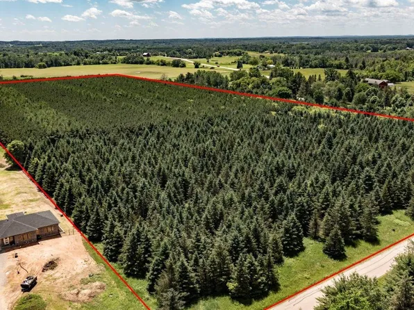 Lyons Rd, New London, WI 54961