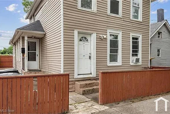 2 bed, 735 sqft, $1,900 — Photo 2