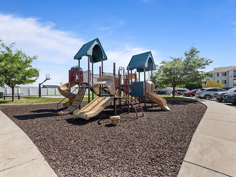 Eagles Landing Apartments — Photo 11