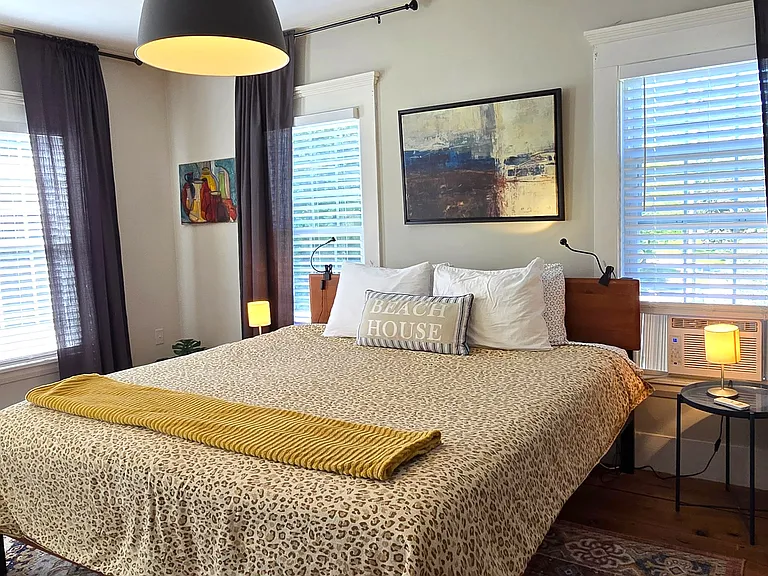 King Room with desk for working