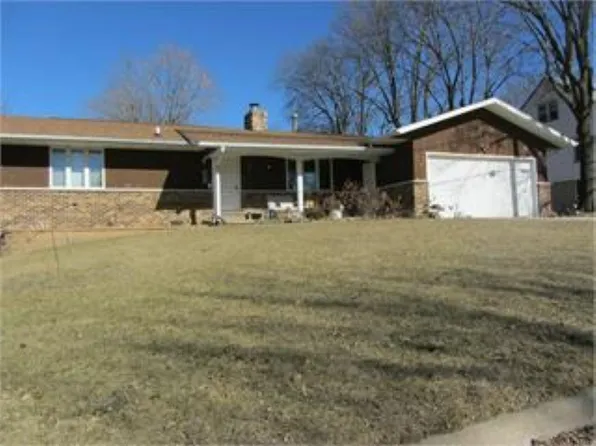 513 18th Ave, Gilbertville, IA 50634