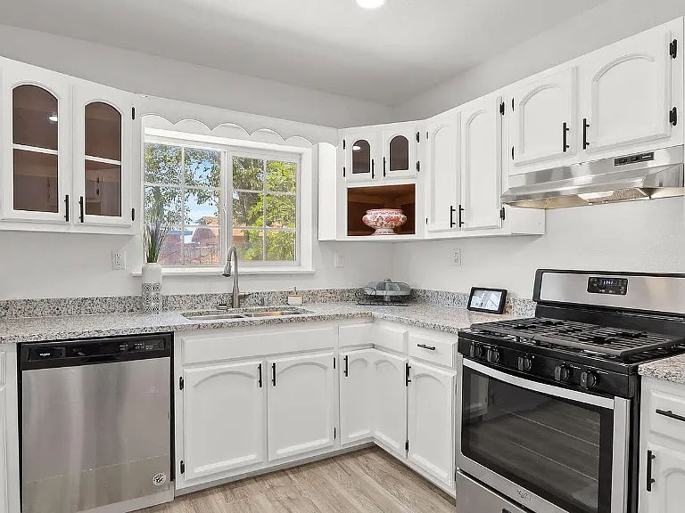 4924 Pikes Peak Dr — Photo 18
