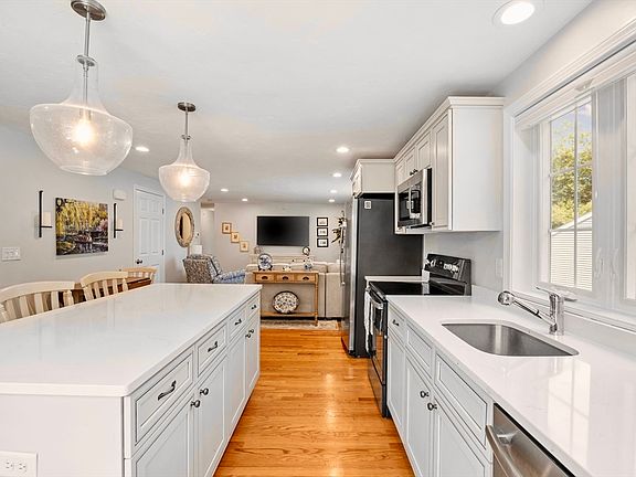 2nd image of 9 Blissful Meadow Dr #9
