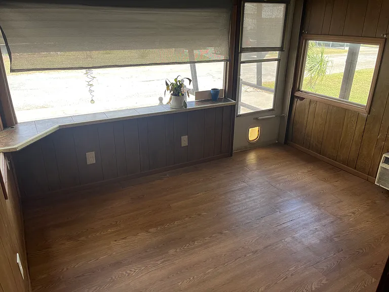 14610 Oak St — Photo 10
