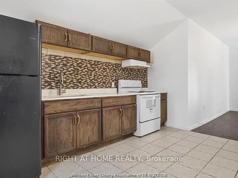 762 Aylmer Ave E — Photo 8