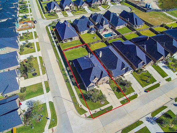 3rd image of 29326 Wood Lily Dr