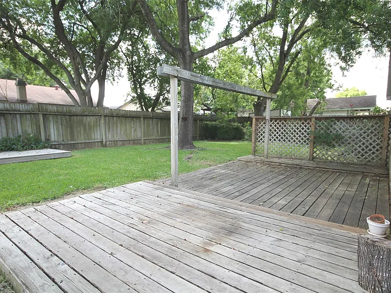 1106 Ravenscourt Dr — Photo 14