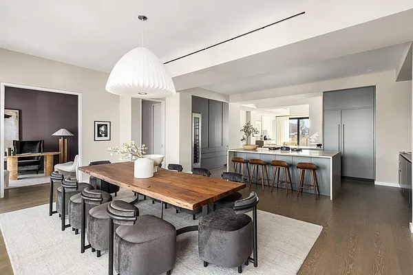 Sold by OFFICIAL | media 6