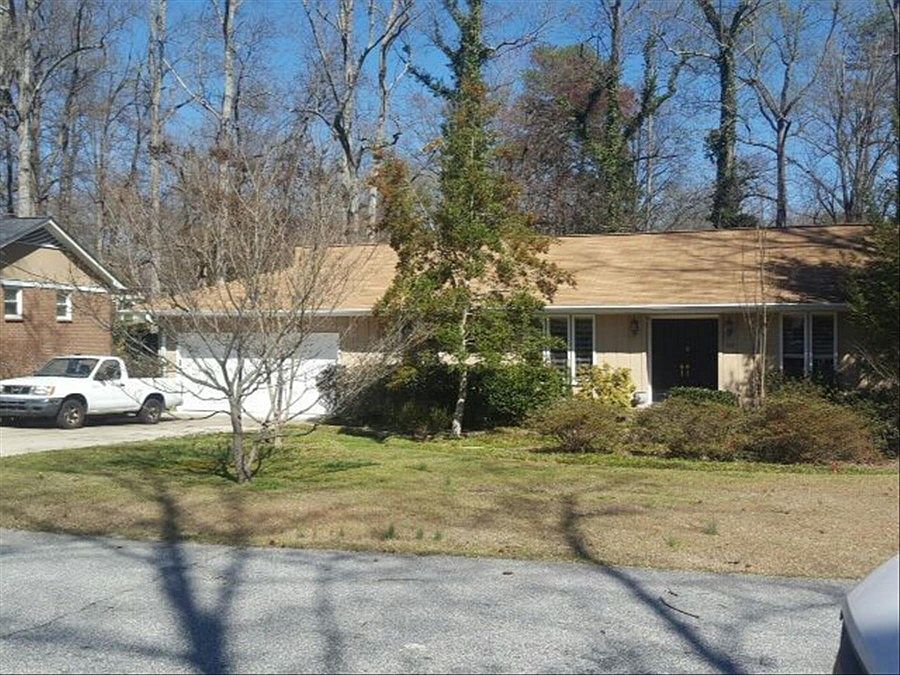 2nd image of 404 Confederate Cir