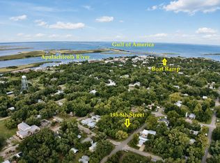 195 8th St, Apalachicola, FL 32320