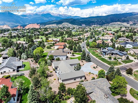 2nd image of 3925 Hill Cir