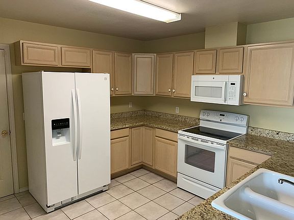3rd image of 106 Pebble Creek Dr