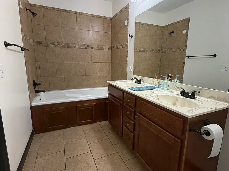 2427 Indiana Ave #1 — Photo 17