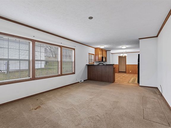 5th image of 905 Birch Dr