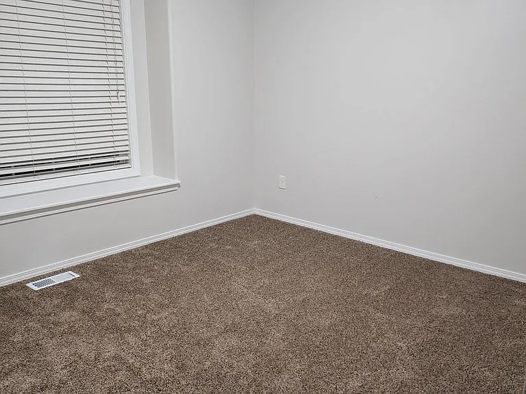 1377 W Chance Ct — Photo 2