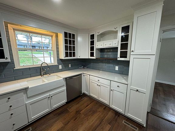 4th image of 204 Melbourne Ln