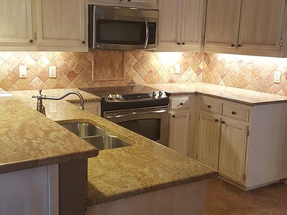 4th image of 4733 Village Oak Dr
