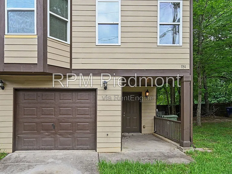 751 Prince Pl NW — Photo 5