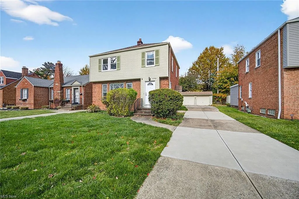 3 bed, 1.5 bath, 1770 sqft, $2,500 — Photo 2