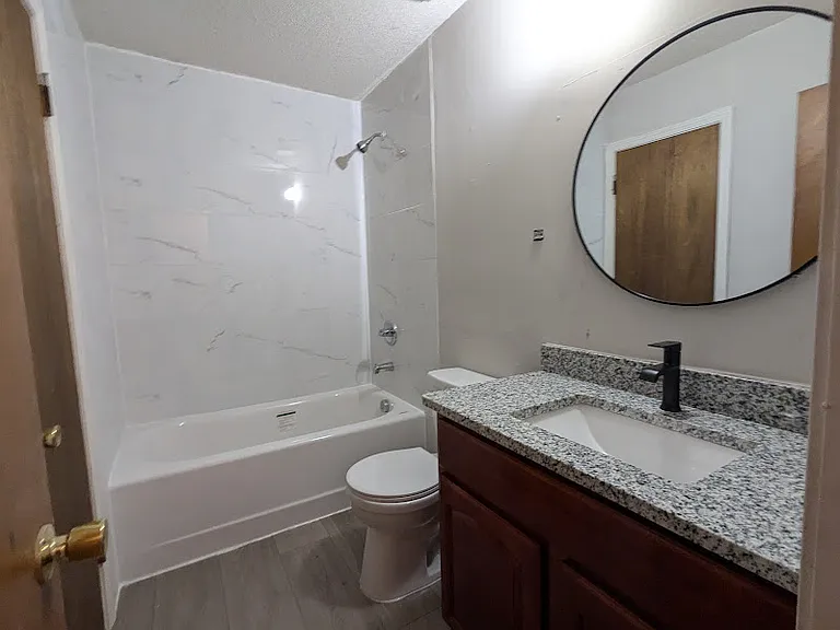 3728 Oakwood Hills Dr #B — Photo 2