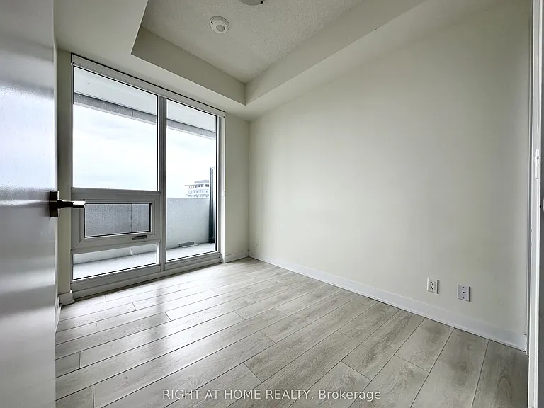 2221 Yonge St #3102 — Photo 8