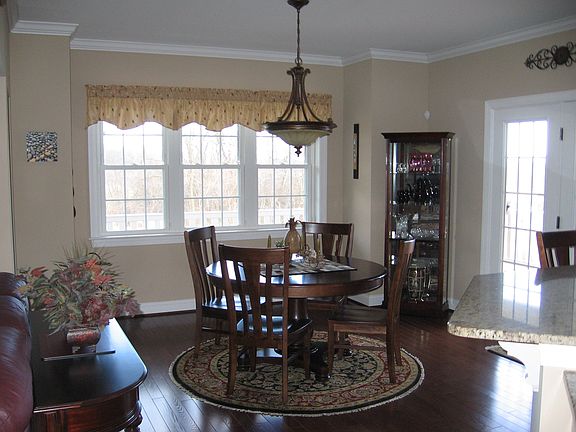 4th image of 409 Fairmont Dr