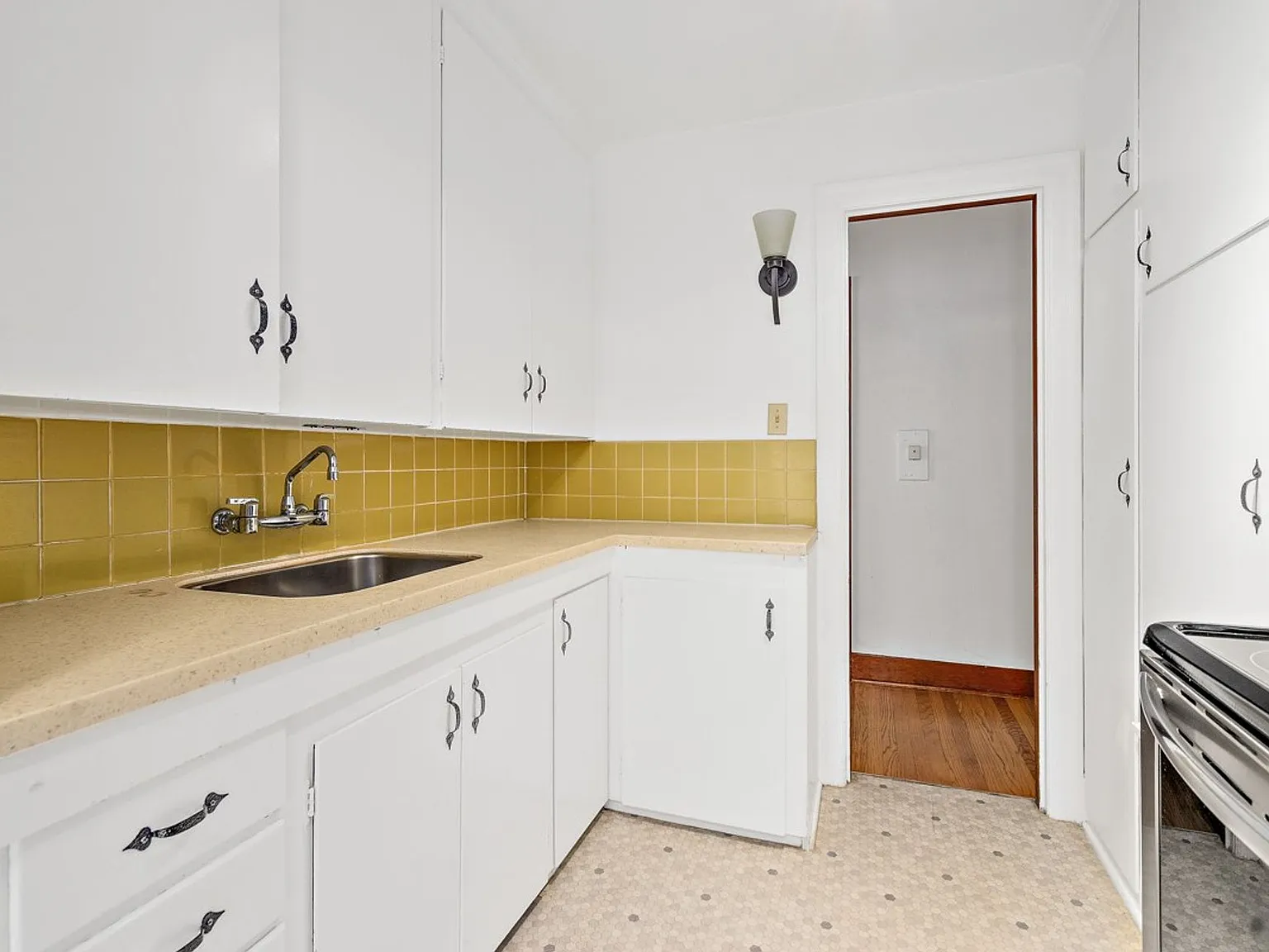 Silver Apartments — Photo 2