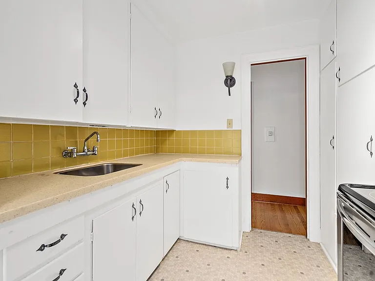 Silver Apartments — Photo 2