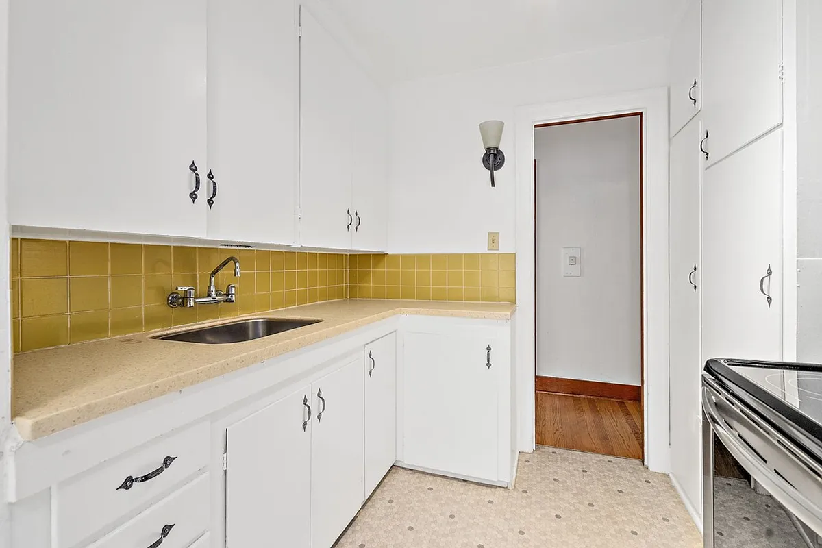 Building Photo - Silver Apartments