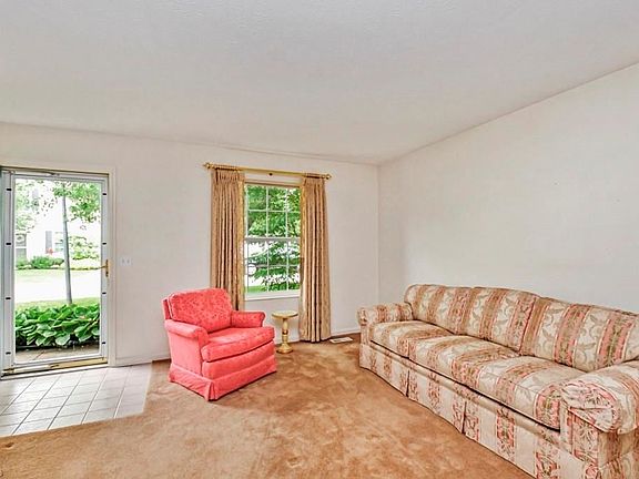 4th image of 614 Windsor Ln