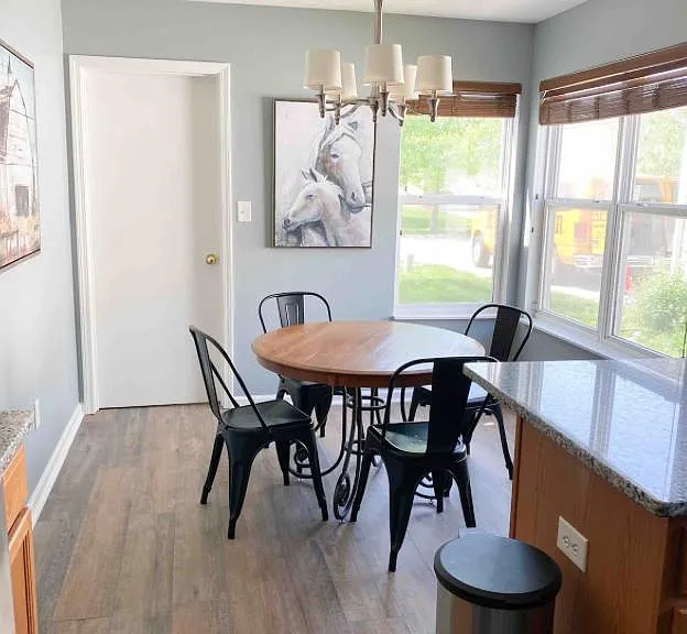 458 Vernon Pl — Photo 2