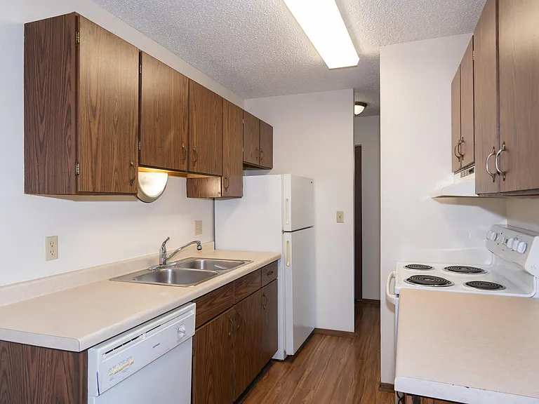 Fargo, ND Hartford Apartments | 11A | Kitchen