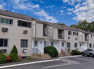 16 Donna Dr APT 3, Norwalk, CT 06854