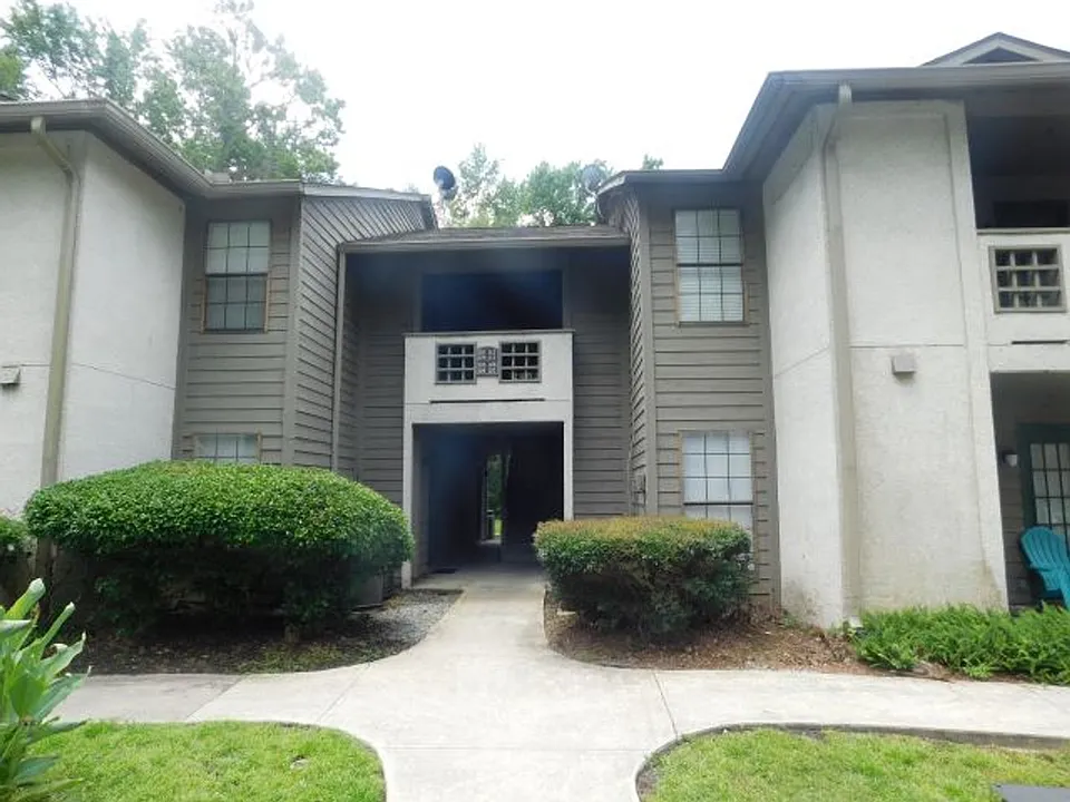 30 Mathews Dr #106