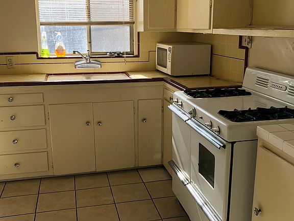 2nd image of 732 Baylor Ave