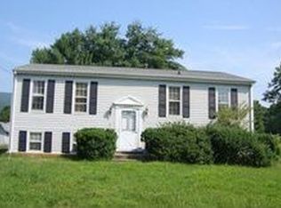 2803 Crown Cir, Salem, VA 24153