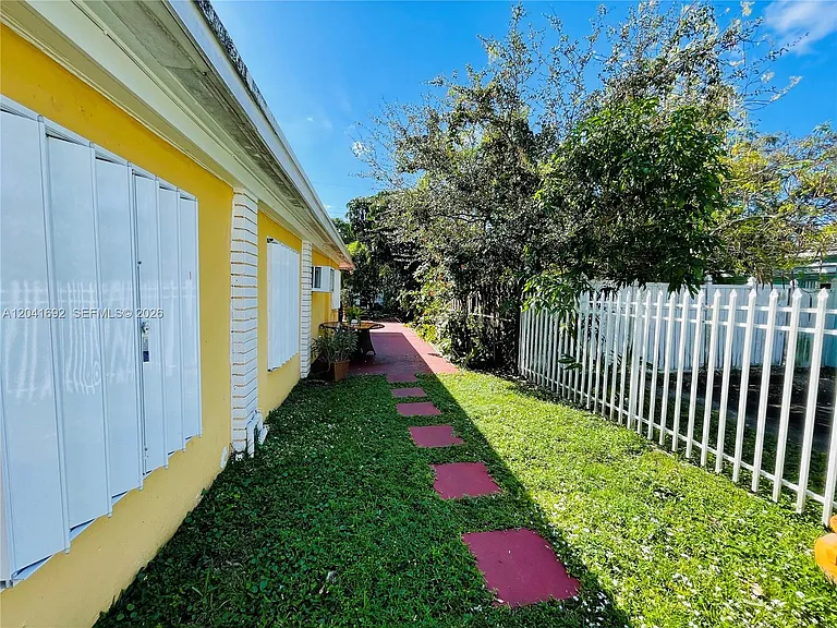 6118 Mayo St #2 — Photo 5