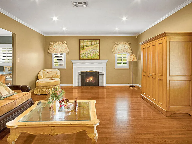 2545 Sycamore Dr — Photo 4