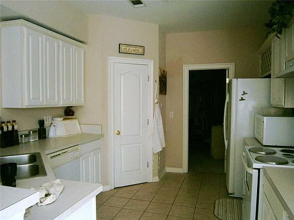 2nd image of 2631 Wabash St